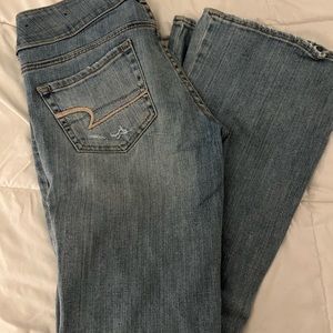 American eagle. Size 6. Light blue flared jeans